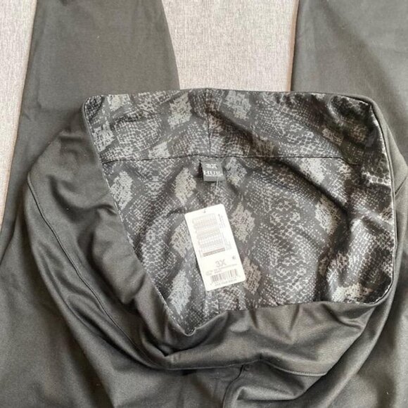HUE Women's Reversible Ponte Leggings, Snake/Black 3X - Picture 2 of 6